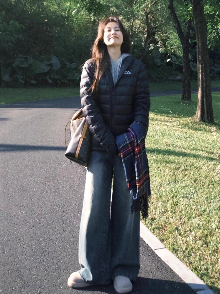 เสื้อโค้ทกันหนาวแบบมีซิปสำหรับผู้หญิง ผ้าฝ้ายผสมใยขนเป็ด ทรงเข้ารูป น้ำหนักเบา สไตล์เกาหลี แบบสั้น มีฮู้ด