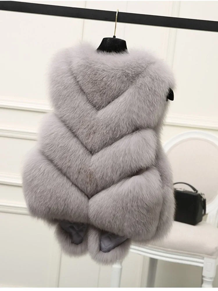 ZADORIN Herfst Winter Kleding Vrouw Pluizige Zwart Wit Nepbontjas Vrouwen V-hals Korte Faux Fur Vest Top Jassen Veste Femme