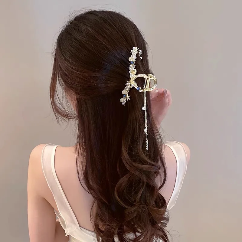 Elegante große Haarklammer mit Perlenkristallquaste, goldfarbene Legierung, rechteckige Form mit Seestern-Muschel-Akzenten für stilvolle Hochsteckfrisuren – Detail 6