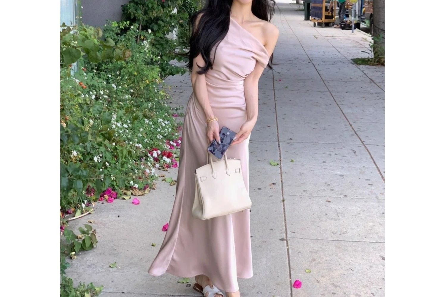 2026 Summer New Simple Dress with Feminine Temperament Slanted Shoulder Bag Buttocks Long Skirt Dress