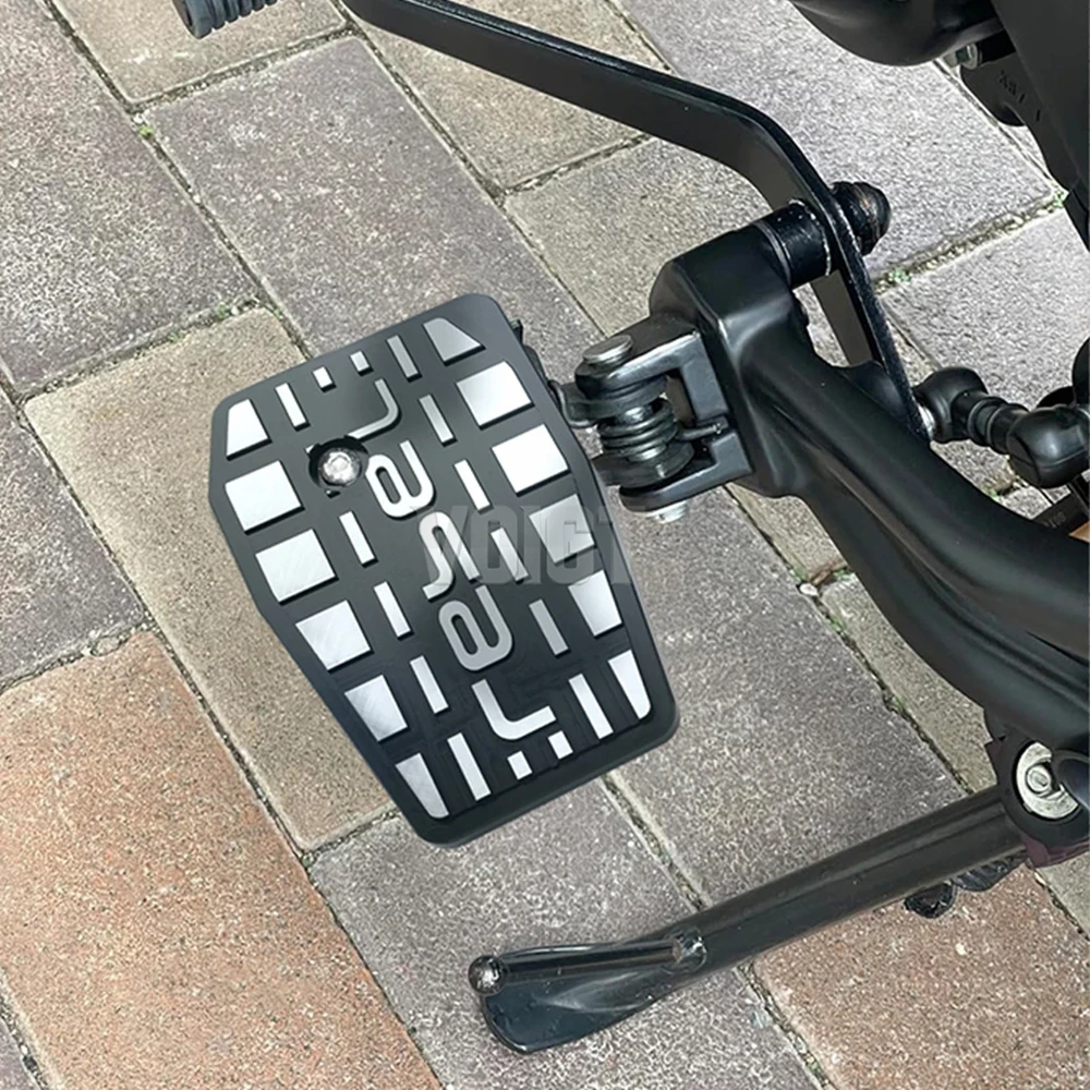 Motorcycle Step CNC Aluminum Enlarge Footrests Foot Rest Pegs Wide For Honda Rebel CMX 250 300 500 CMX300 CMX500 2021-2025