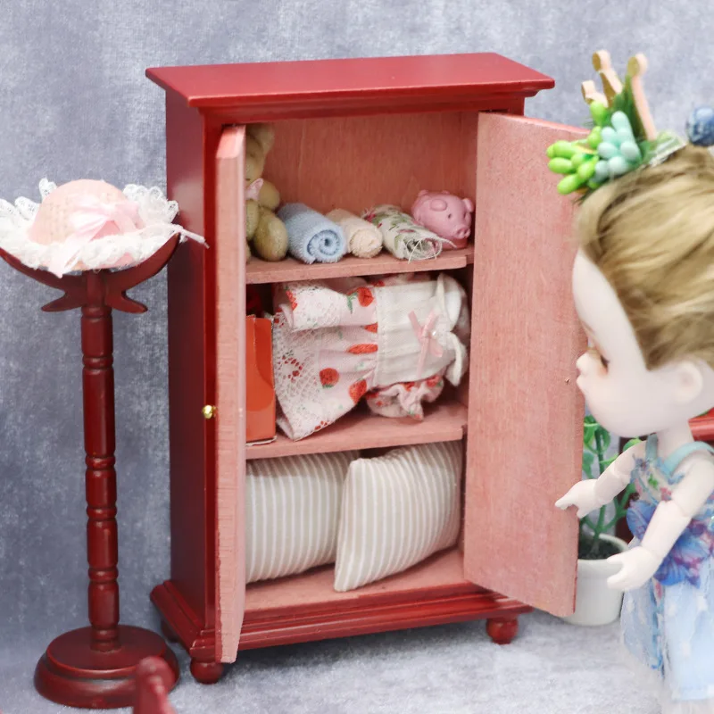 1:12 Miniatuur Meubilair Slaapkamer Micro Scène Poppenhuis Retro Rechtop Kast Dubbele deur Garderobe Poppenhuis Accessoires Speelgoed