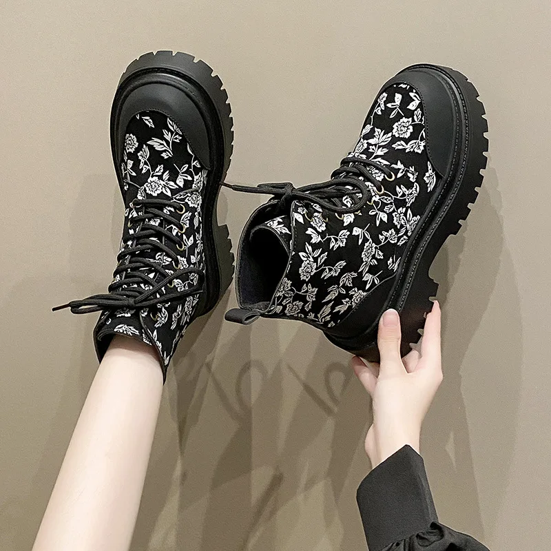 2024 Autumn/winter new Marten boots female side zipper ankle boots female low heel low tube student college style female