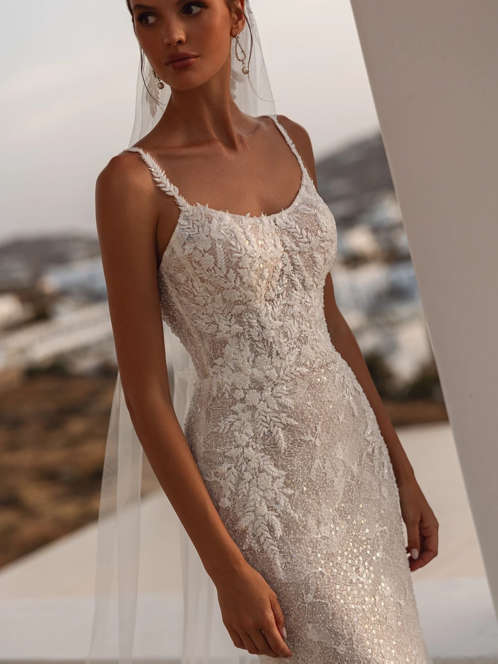 Luxury Embroidery Beads Lace Wedding Dress With Detachable Train Spaghetti Straps Bridal Gown 2025 Customized Dresses For Bride