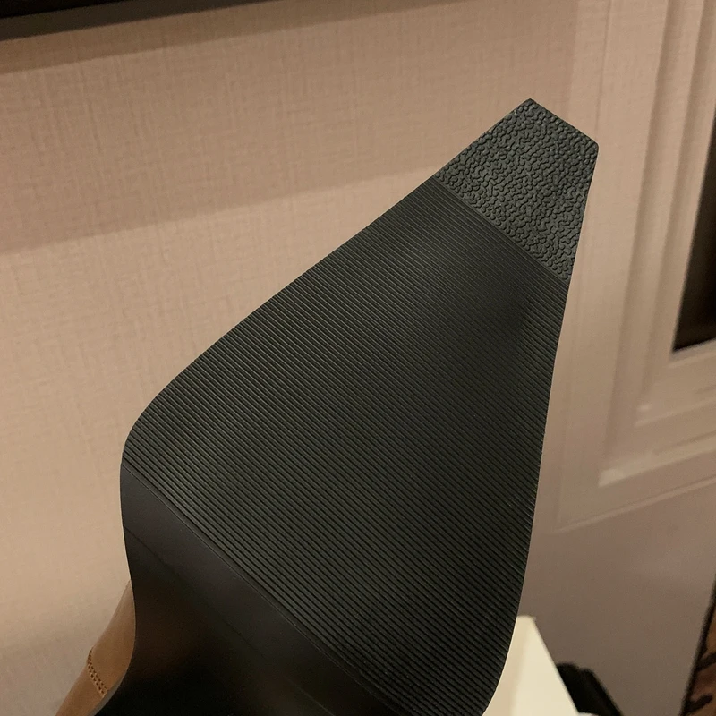 حذاء نسائي جديد من الجلد، جلد البقر، مقدمة معدنية، مقدمة مدببة، كعب سميك، كعب عالي، وساق، حذاء غربي قصير على الموضة