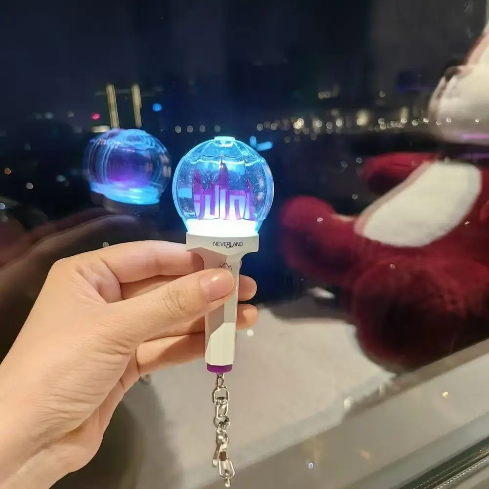 SKZOO stray kids Kpop - Mini llavero con luz LED multicolor, bonito adorno para colgar en la bolsa (G)I-DLE