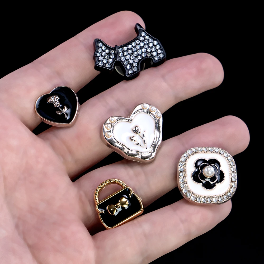 1pcs Acrylic Shoe Charms Pearls Shoe Decorations Pins for Sandals Accessories Luxury Bling Dog Clog Buckle for Women Girls Gifts