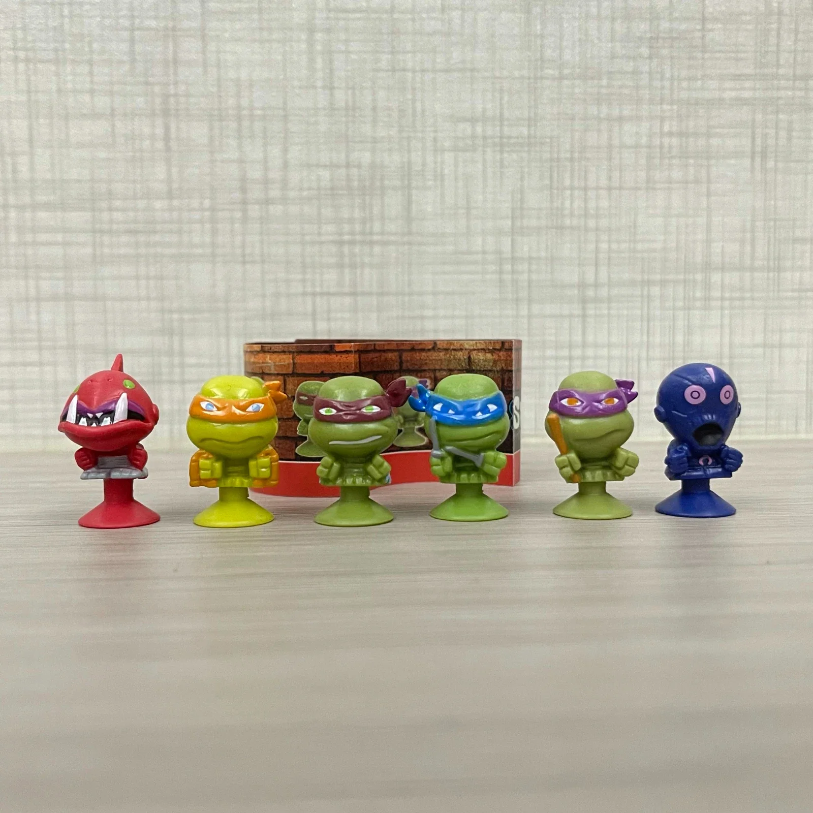 Stikeez Gashapon Capsule Toy Spider-man Teenages Mutants Ninja Turtles Mini Figures SpongeBobs Suction Cup Figurine Kids Gifts