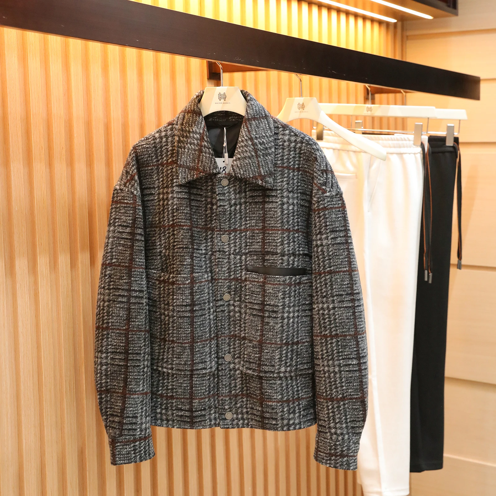 

Весна 2026: Мужское повседневное ретро-пальто из шерстяной смеси в клетку от бренда Доктора Хуана, свободный крой, без необходимости глажки.