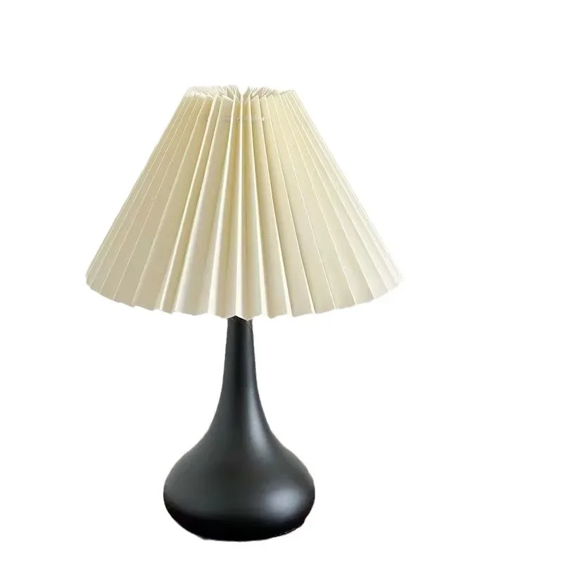 Lampe de bureau plissée de style rétro d'Europe du Nord, lampe de bureau créative, atmosphère de dortoir en frêne, films de nuit décoratifs pour filles, chambre à coucher, ins médiéval