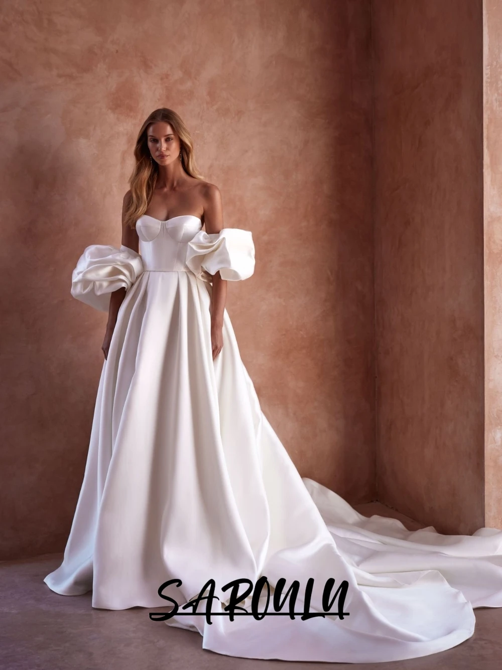 

Intricate Flowered Puff Sleeves Wedding Dress Soft Satin A Line Bridal Gown With Long Train Classy Heart-shaped Neck Women Wear