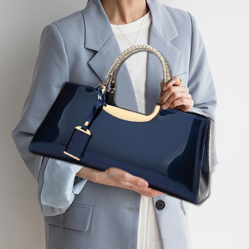 

Ladies' small handbag, PU material with smooth touch and full of high-end feeling, very suitable for attending banquets and