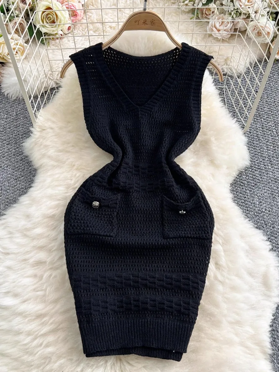 Foamlina เซ็กซี่สีดําลึก V คอ Cutout ชุดถักผู้หญิง 2025 ฤดูร้อนใหม่เอวสูงกระชับสัดส่วนสะโพกกระโปรงมินิเดรส