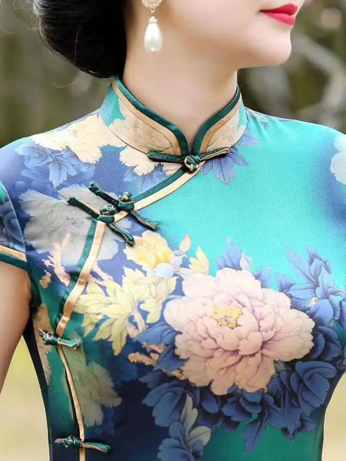 

New Chinese Sle Tianqing Color for Pear aped Women Conceal Meat ow Chest Luxury Sensation Lady in Daily Life