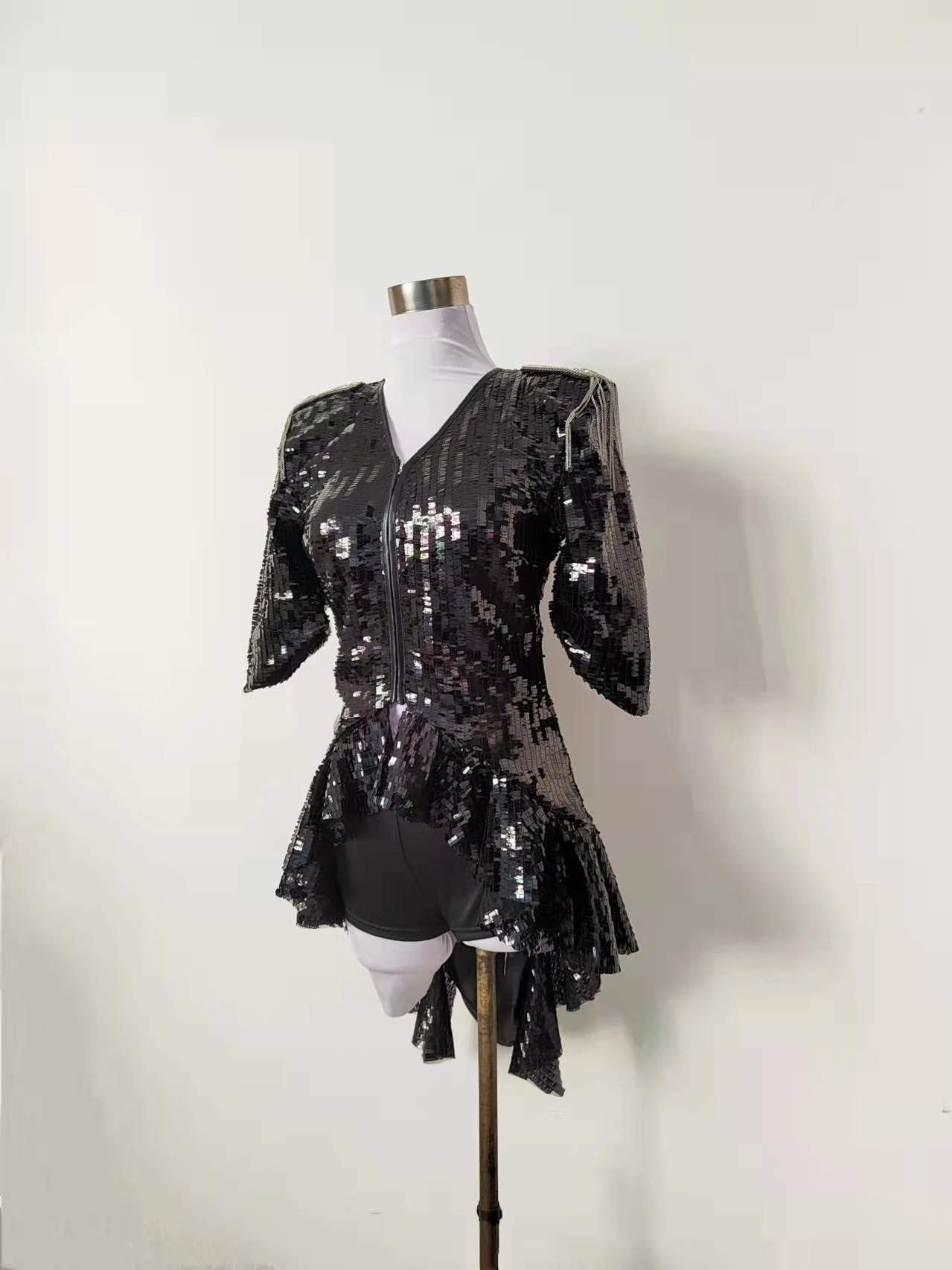 Black Sequined Tassel Shoulder Padded Dovetail Skirt Top+Shorts Girls Group Costumes Domineering Jazz Modern Steel Singer Stage