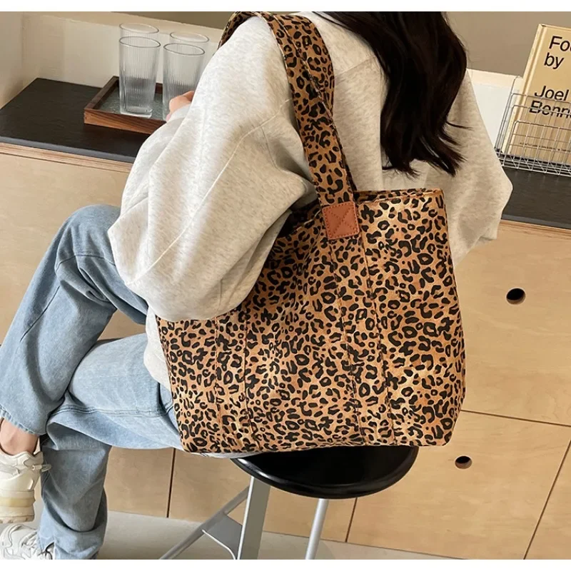 Super Fire Leopard Print Canvas Shoulder Bag Korean Blogger with The Same Lazy Wind Large-capacity Commuter Tote Handbag