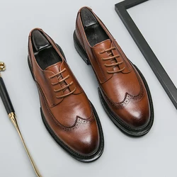 Wiosenne i jesienne klasyczne buty Oxford nowe męskie buty Retro Brogues sznurowane klocka formalne na wesele sukienka męskie buty wizytowe