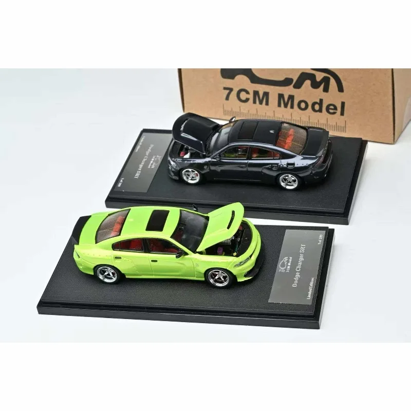 7CM Model 1:64 Dodge Charger SRT Hellcat Cast Alloy Car Model - A gift toy for friends, an adult collection piece.
