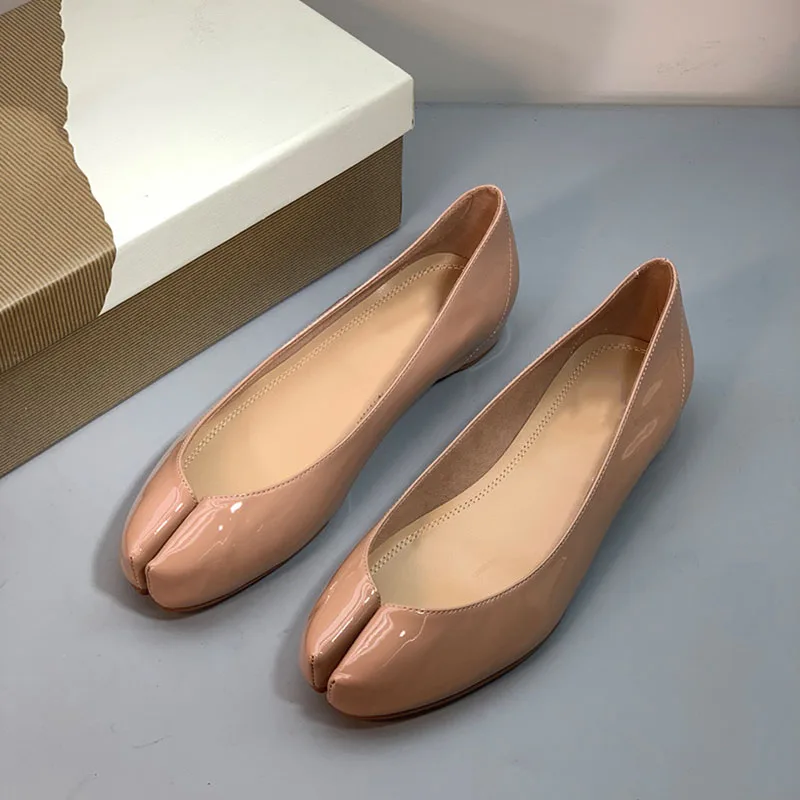 女性足袋忍者バレエフラットスプリットトゥメアリージェーンズパテントレザーパーティー浅い口シングルシューズ固体サンダルレディースローファー