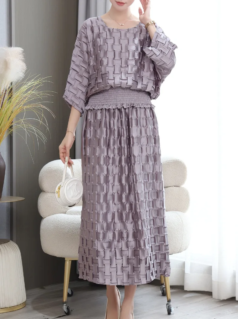 

Miyake Style Pleated Suit for Women 2025 New Solid Color Large-size Round Neck and Quarter-sleeved Top + Skirt Two-piece Set