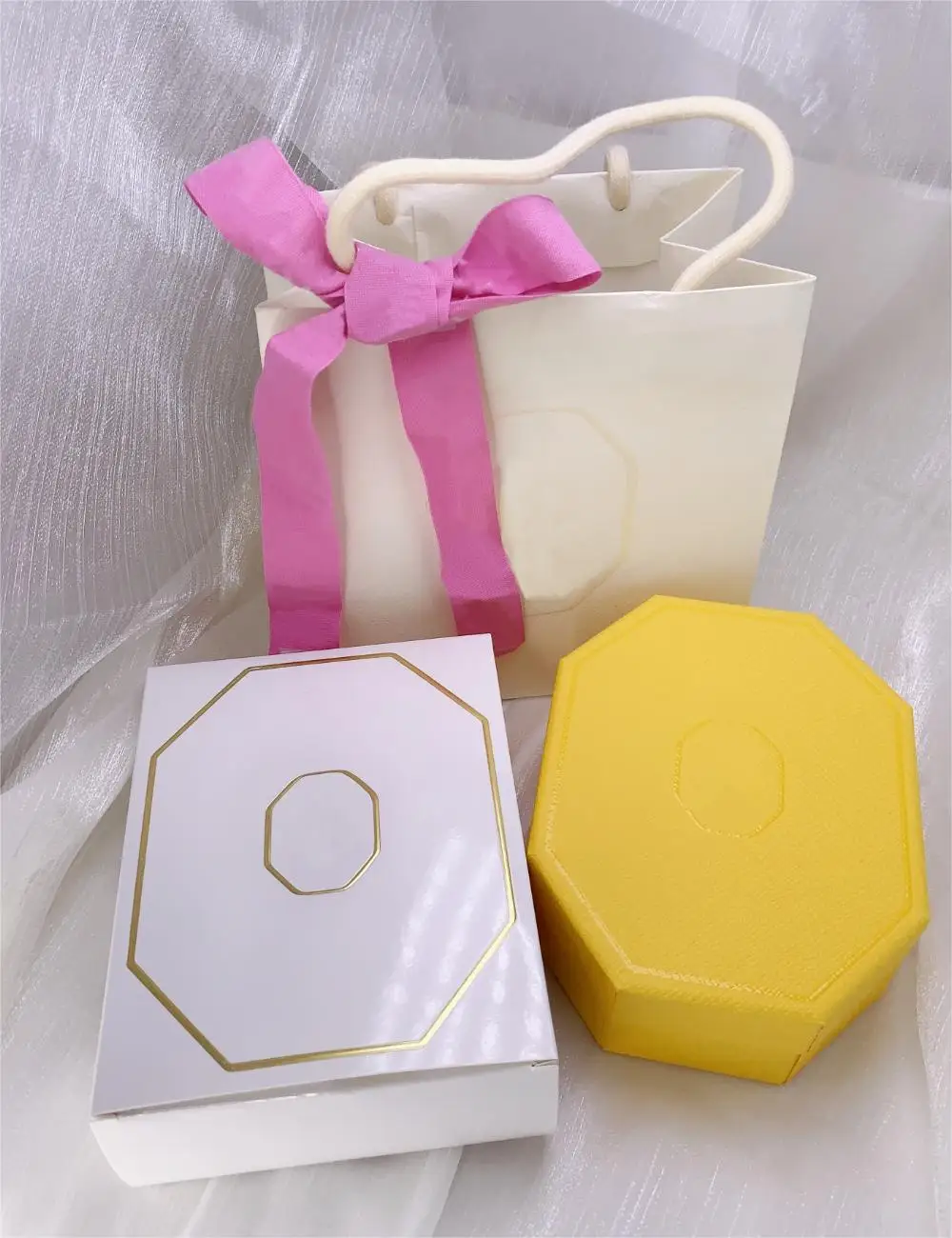 

New Model 1 Set Fashion Beautiful W Jewelry Yellow Packaging Box Set