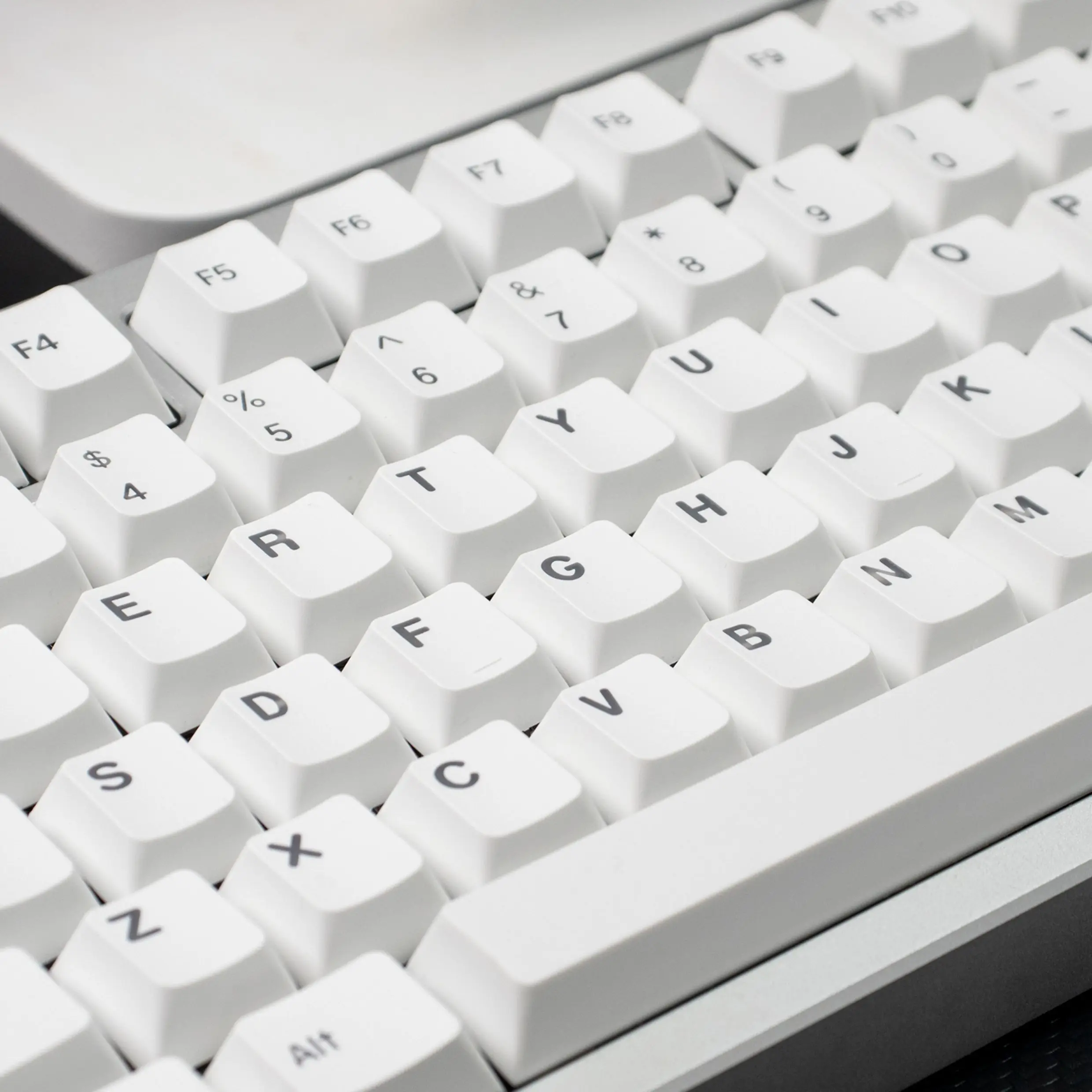 126 toetsen Cherry Profile RGB-achtergrondverlichting PBT-sleutelkappen Double Shot White Custom Shine Through Keycaps voor MX Switches Gaming-toetsenbord