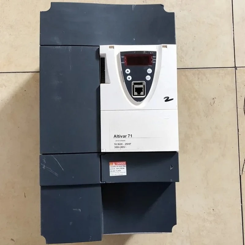 ATV71HD18N4Z Schneider inverter disassemble and package the 18.5KW kW inverter ATV61HD18N4Z