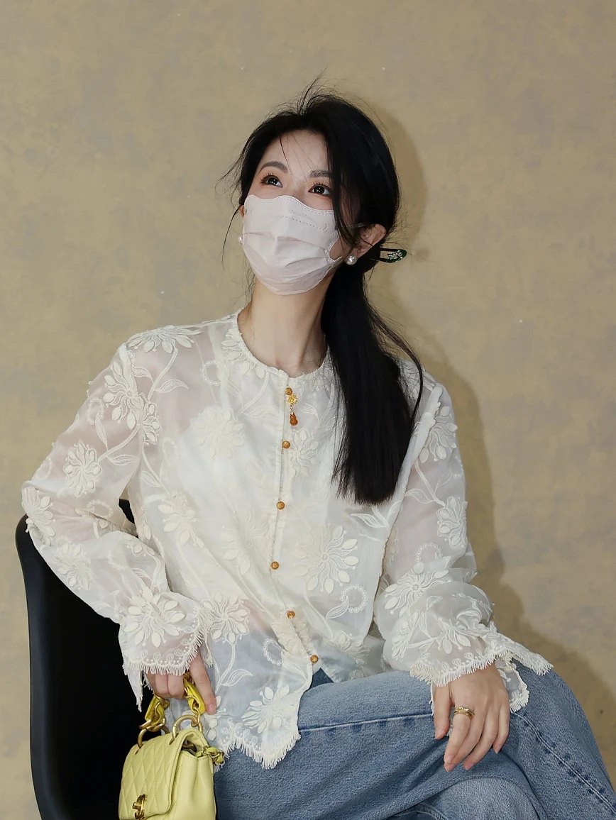 

New Chinese Sle Embroidered irt Women's Loose Lace Blouse Agel Faion Spring 2024 Collection T Top