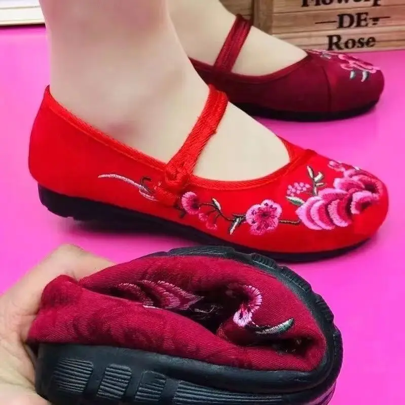 Breathable Old Beijing Cloth Shoes for Women: Soft Non-Slip Embroidered Flats for Moms & Grandmas, Elegant Driving Shoes
