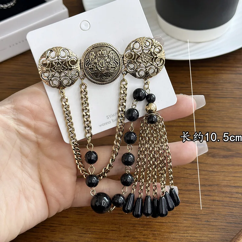 

Middle Ancient Style Round Plaque Relief Black Bead Chain Brooch Retro Gold Tassel Pin Chest Flower Temperament Accessory