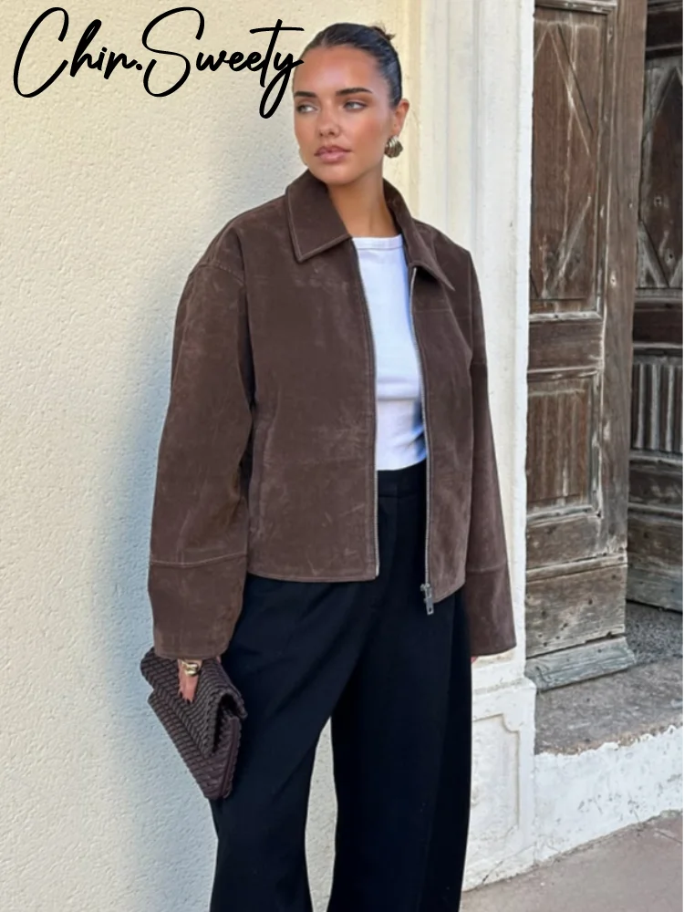 سترات نسائية عصرية من جلد الغزال باللون البني بياقة مقلوبة وسحاب معاطف قصيرة فضفاضة للسيدات لخريف 2025 ملابس خارجية للمكتب في الشارع للسيدات
