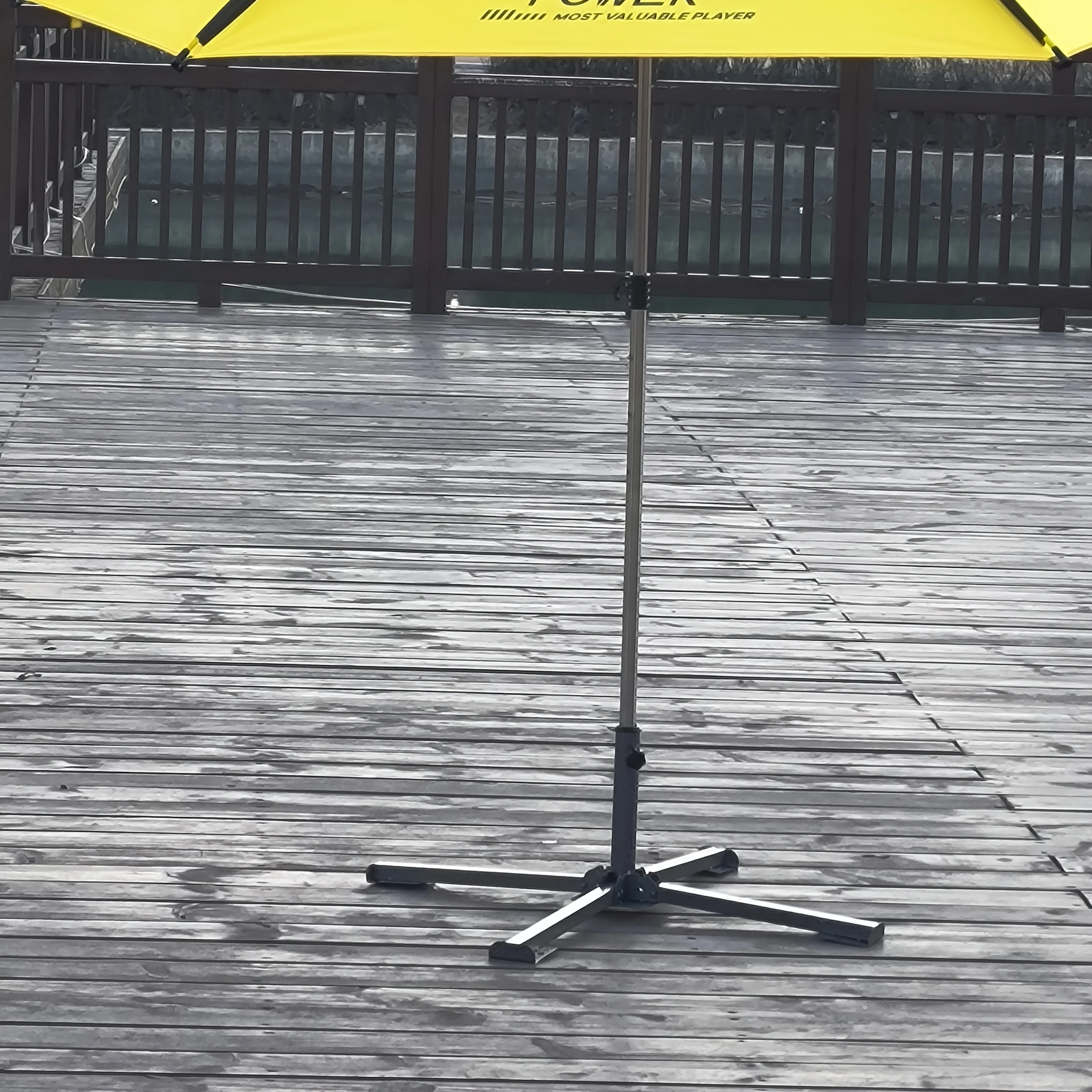 釣り用傘四脚スタンド、屋外日よけ傘ベース、頑丈、安定、持ち運び可能、折りたたみ式傘固定ベース