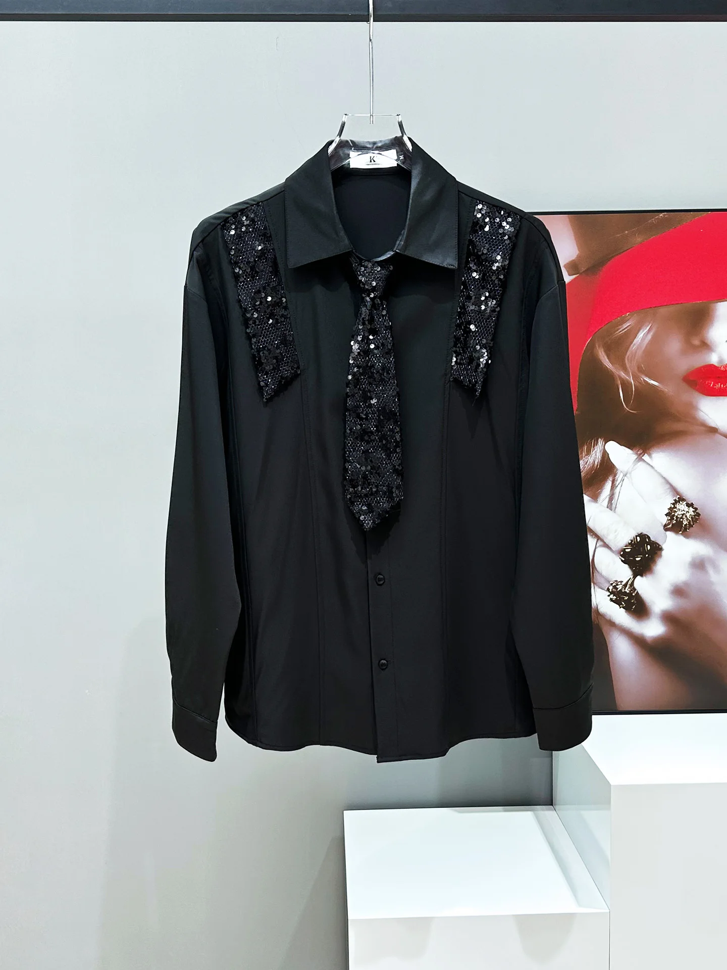 

Heavy Embellied Long Sve Men's irt with Tie Splice Design Casual Bla Faionable Youth lin No Iron Treaent