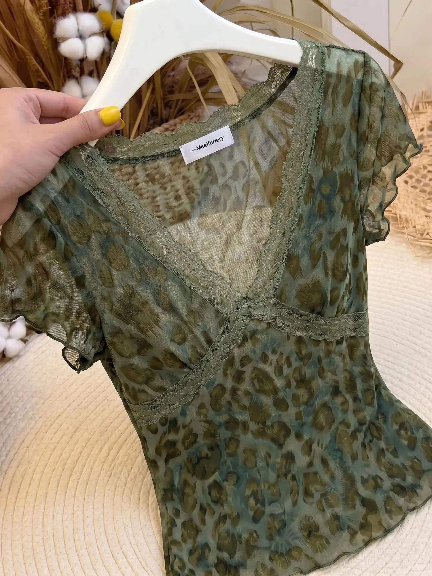Slim Fit Short Sleeve T-Shirt Women's Green Leopard Print Design Summer New Style Commute Style V-Neck Lace Detail Polyester ...