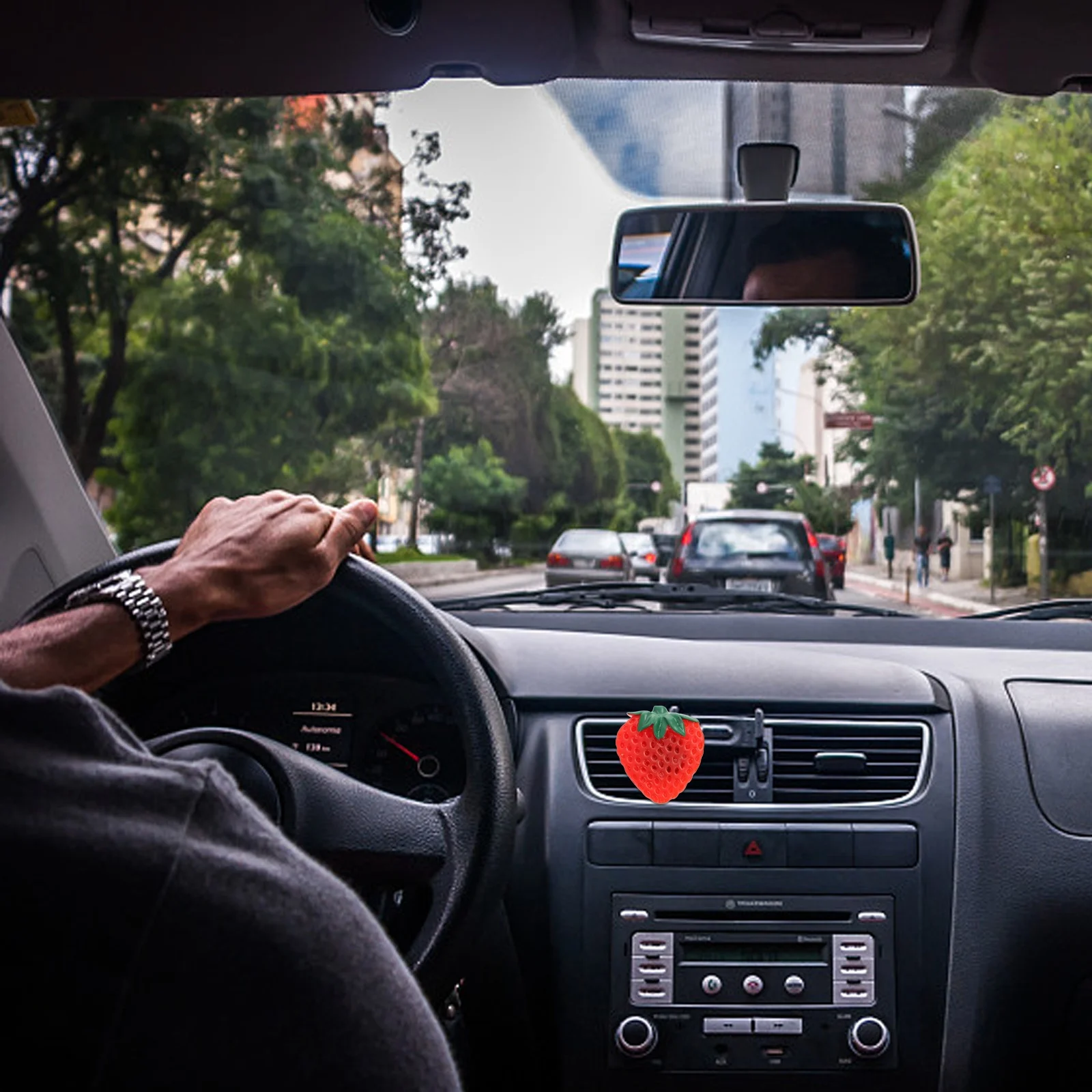 

Creative Strawberry Car Vent Clip Air Freshener Aromatic Diffuser for Vehicle Home Office Use Car Essential Oil Diffuser Vent