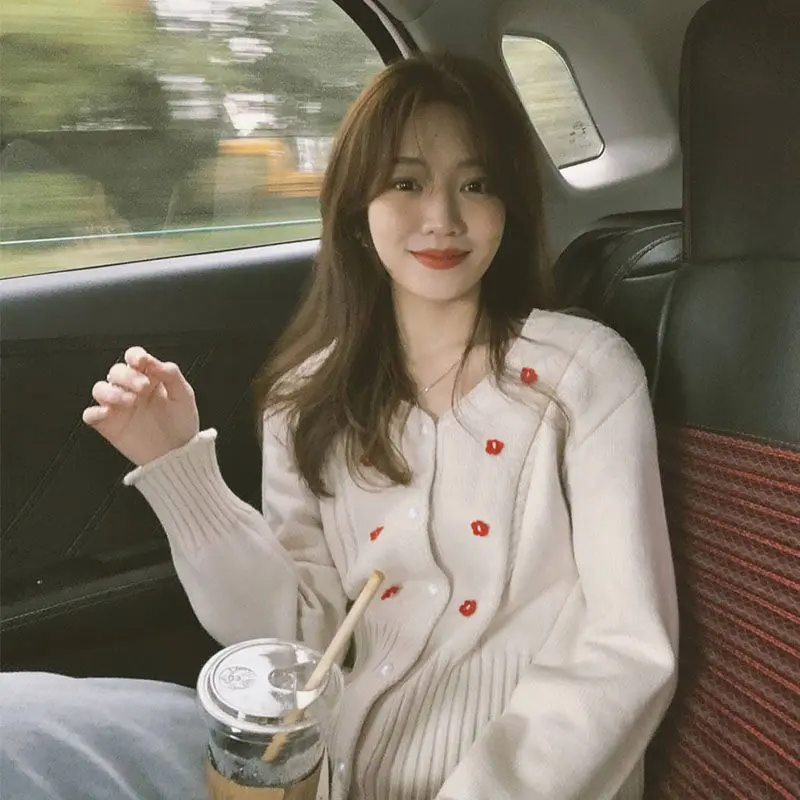 Spring Autumn Round Neck Long Sleeve Fashion Sweater Women High Street Printing Button Cardigan Vintage Elegant All-match Tops