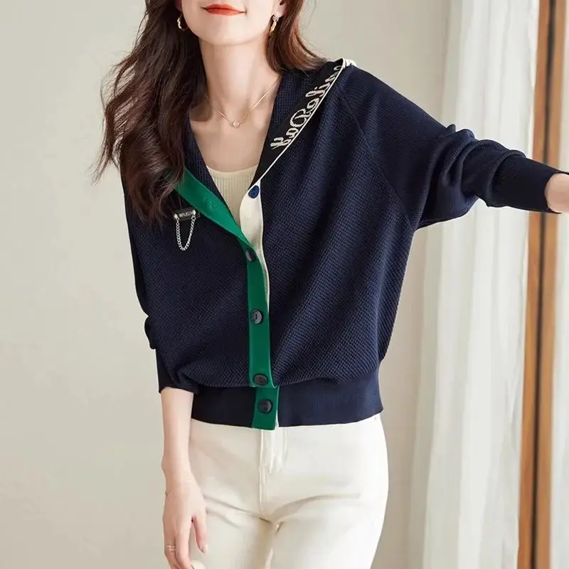 Autumn Coat 2024 New Design Sense Niche Casual Hooded Bat Knitted Cardigan Short Top