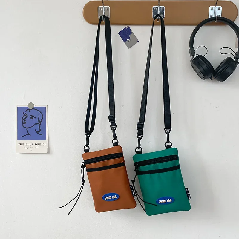 Travel Leisure Fashion Shoulder Bag, Simple and Portable, Anti-theft, Mobile Phone Change, Passport Storage Bag