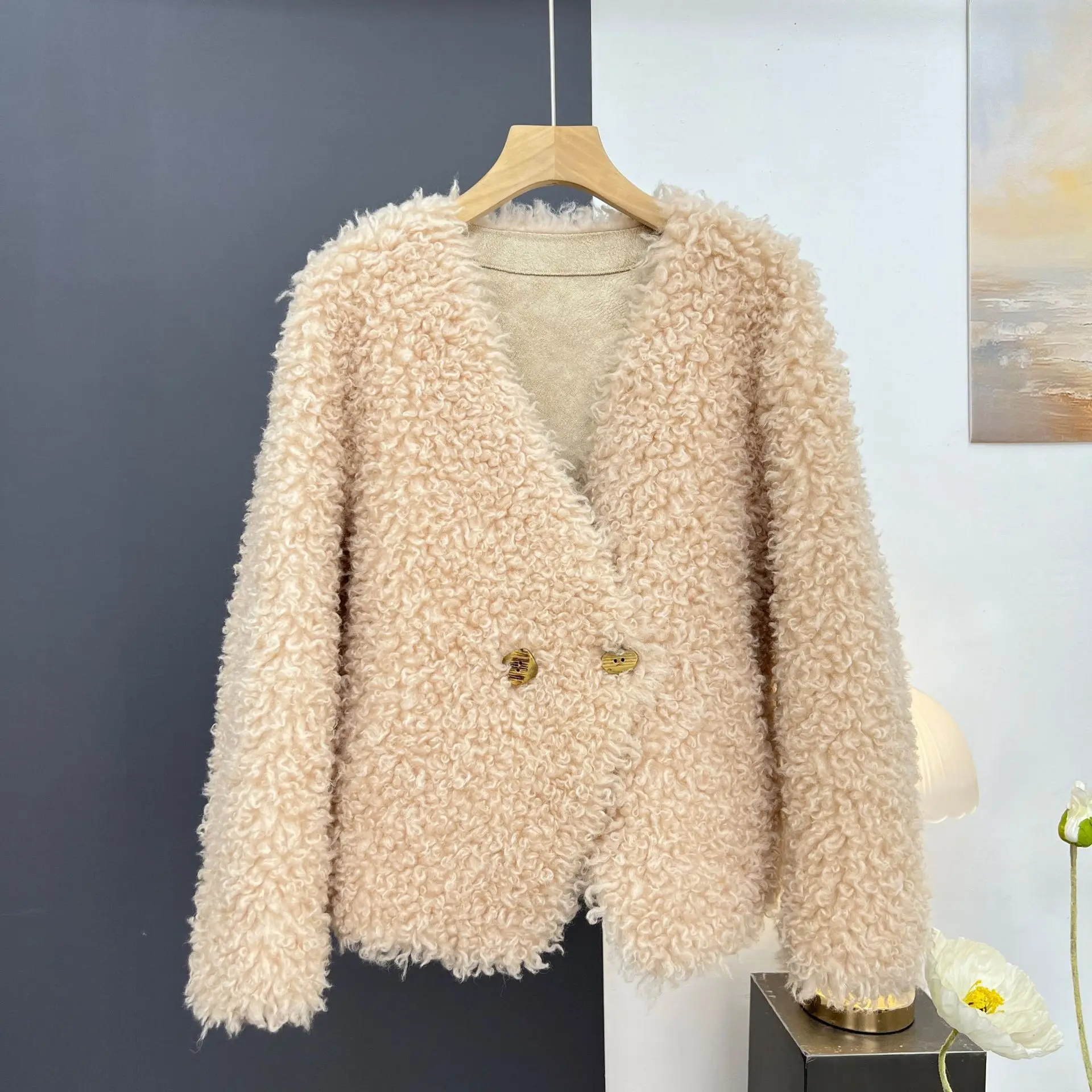 Wu Huang 2024 new autumn and winter outfit lamb wool sheep curly wool V-neck fur coat women's short sheep shearing velvet Korean