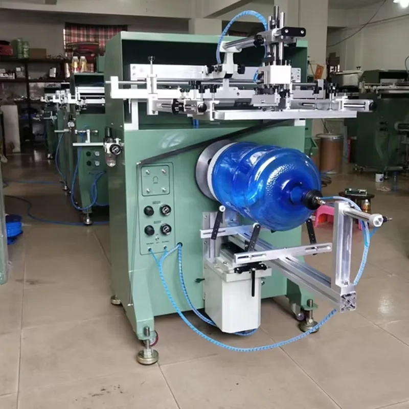 آلة طباعة الشاشة الحريرية المنحنية شبه الأوتوماتيكية لزجاجات برميل المياه المعدنية بشعار آلات صناعية لمياه الشرب