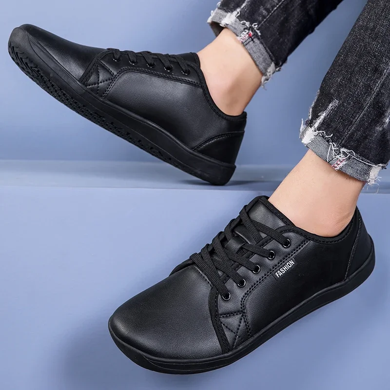 Versão ampla sapatos descalços adequados para homens e mulheres transporte rápido sapatos de caminhada pretos leves sapatos planos de sola macia
