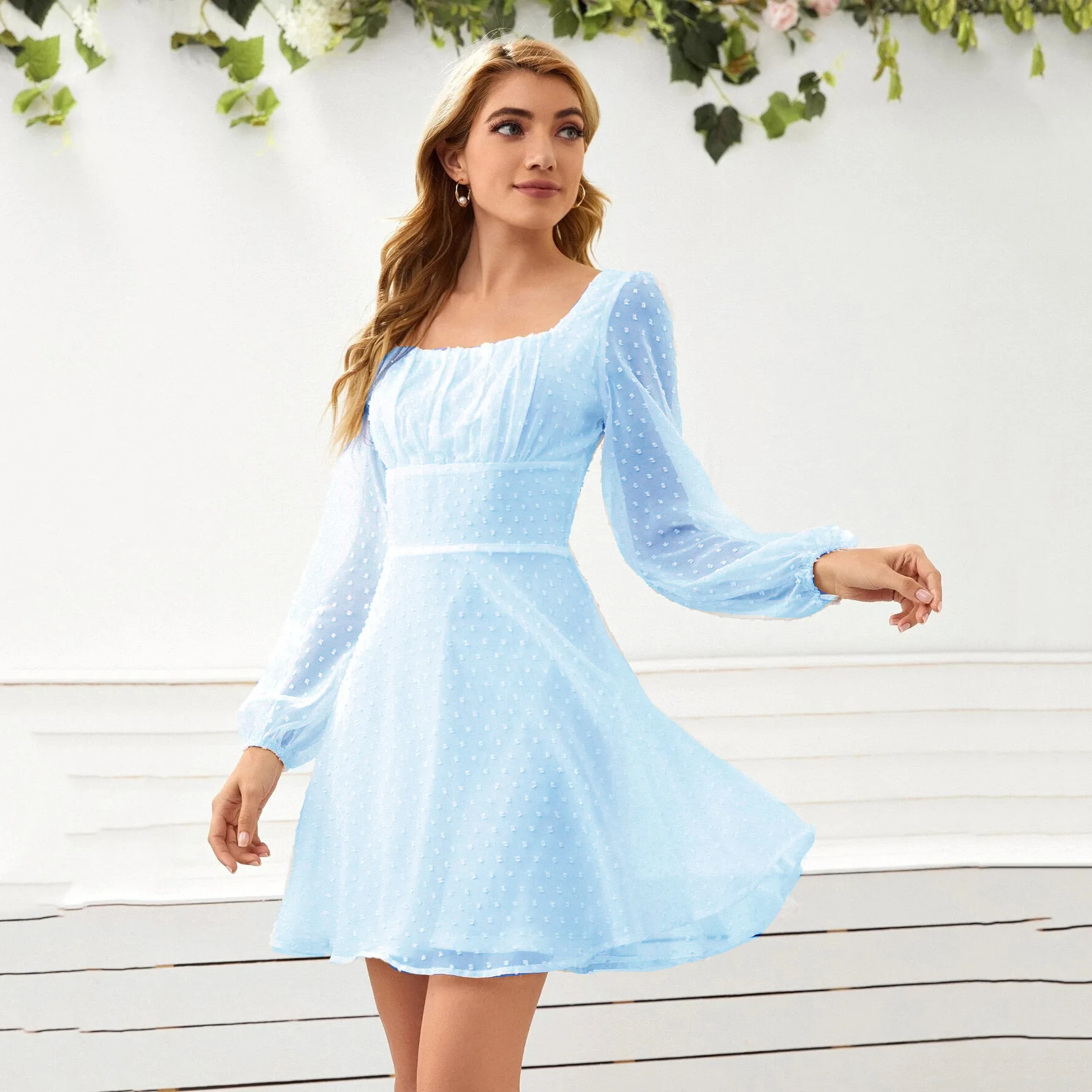 Długie spodnie damskie z wysokim stanem, idealne do dojazdów do pracy, kolekcja Wi20 na sezon jesień-zima, proste, dostępne od ręki.