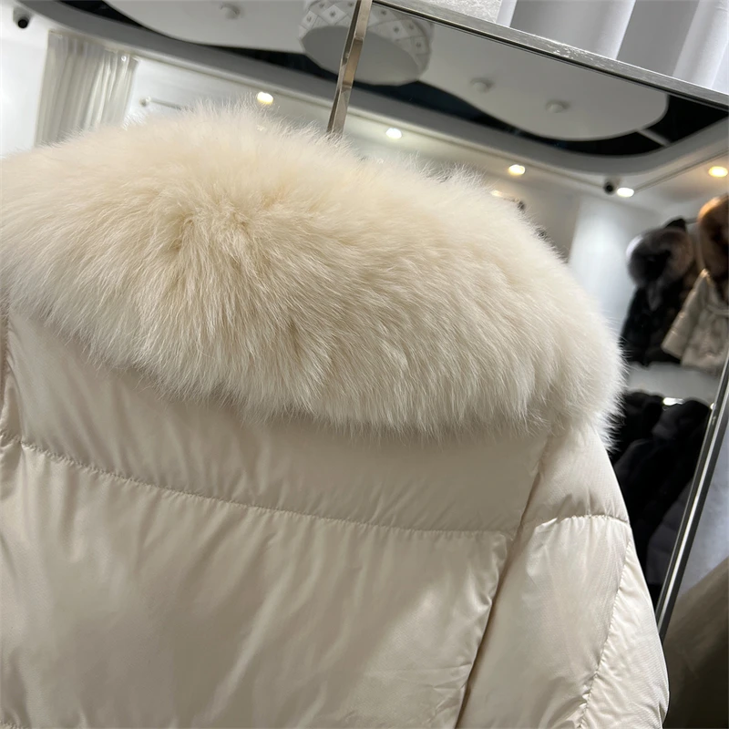 شتاء 2025 المرأة سميكة الثعلب الفراء طوق قصيرة أسفل سترة دافئة عالية الجودة موضة ملابس خارجية غير رسمية مع طوق أفخم كبير