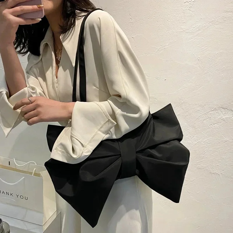 2024 Bow Tote Bag Large Capacity Single Shoulder Women's Canvas Bags Subtle Design Sweet And Fashionable Leisure Travel Bag