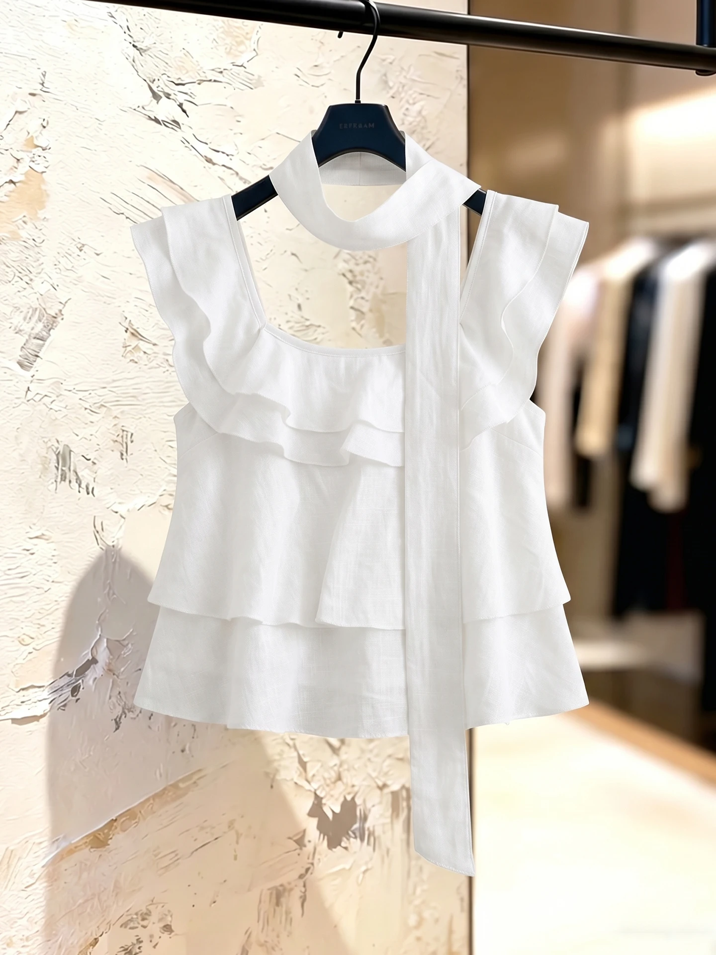 

Slimming Pleated Shirt Women's Summer Fashion Design Gentle Swaying Belt Top Loose Fit High Collar Regular Sleeveless