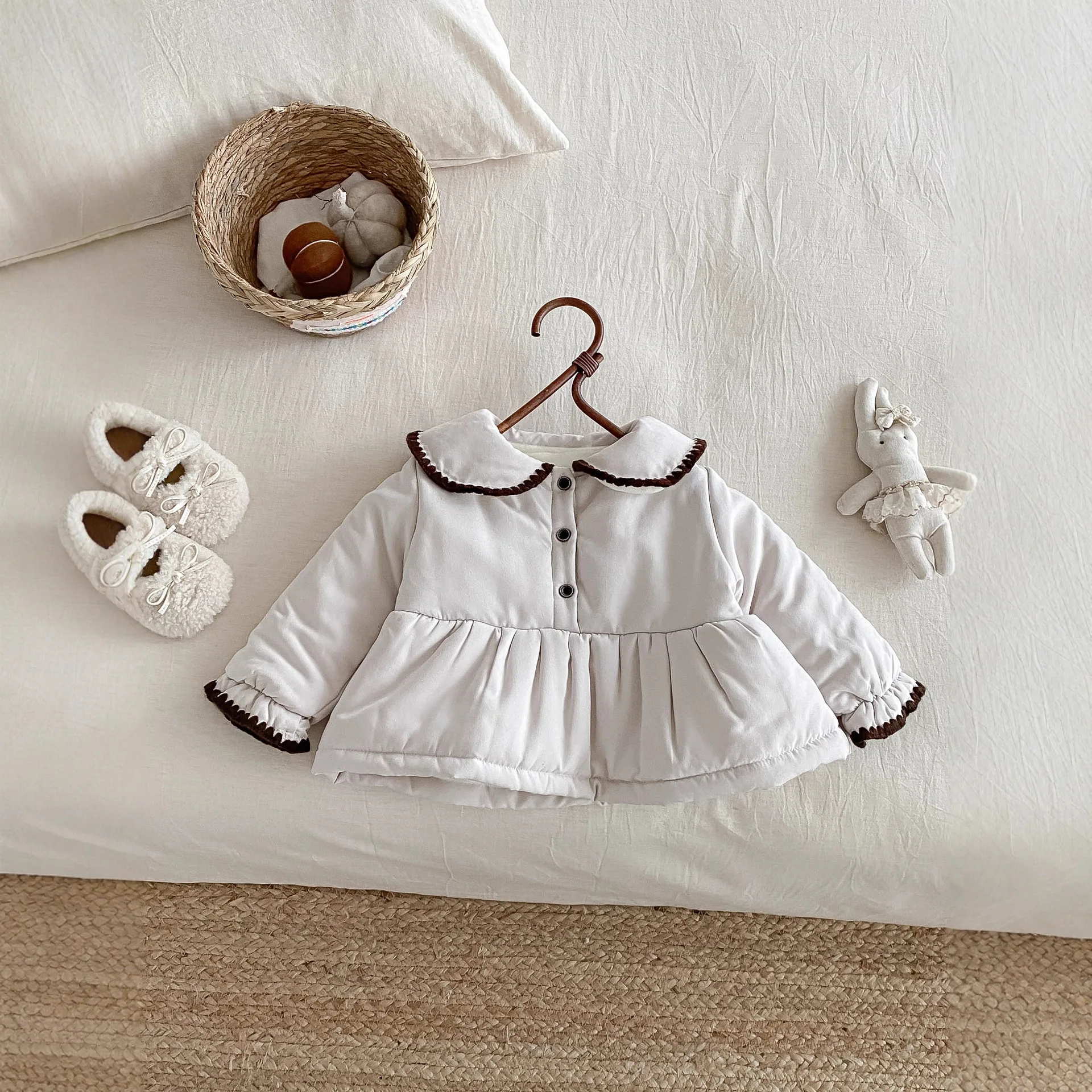 2025 Winter Girls' Velvet Coat with Western Style Doll Collar, Cotton Clip Thick Cotton Coat for Outer Wearing, Warm Cotton Coat