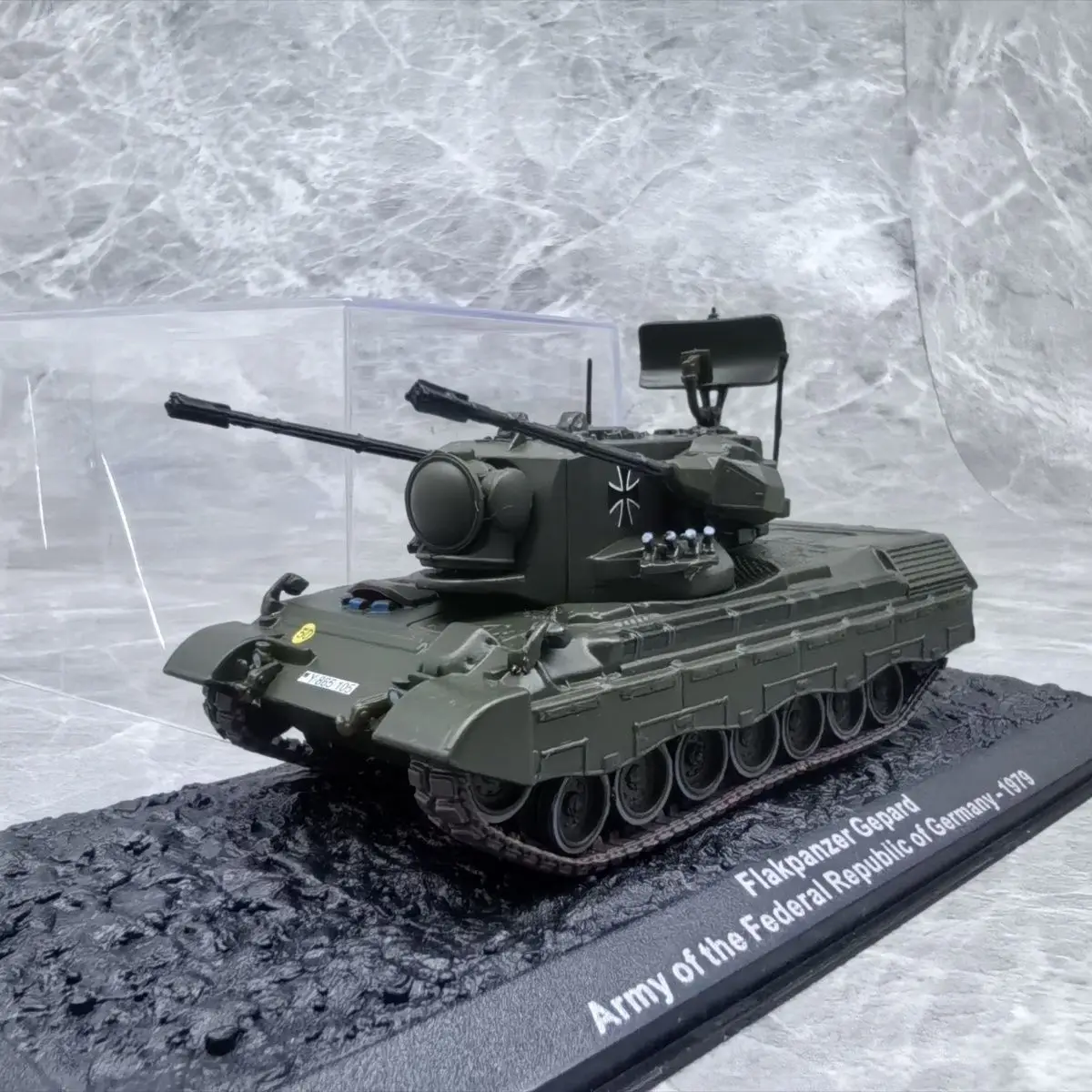 1/72 German Cheetah Anti-Aircraft Tank 1979 (alloy（main body）+Plastic Material) Model Ornament