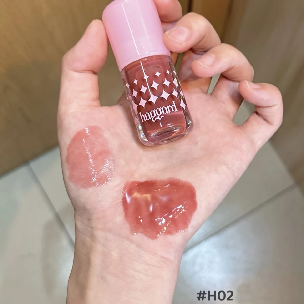 بلسم الشفاه haggard Emo Monster، نسيج بلسم الشفاه الممتلئ، ملمس كريمي حريري، ملمس الشفاه الطبيعي، تصميم الألوان الناعمة، موسم العطلة #2