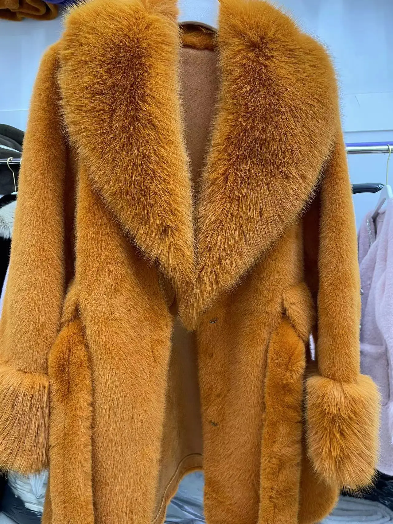 Luxury High Quality New Large Fur Collar Fur Coat Belt Slim Jacket Women Winter Warm Eco-Friendly Mink Fox Fur Coat Premium Tops