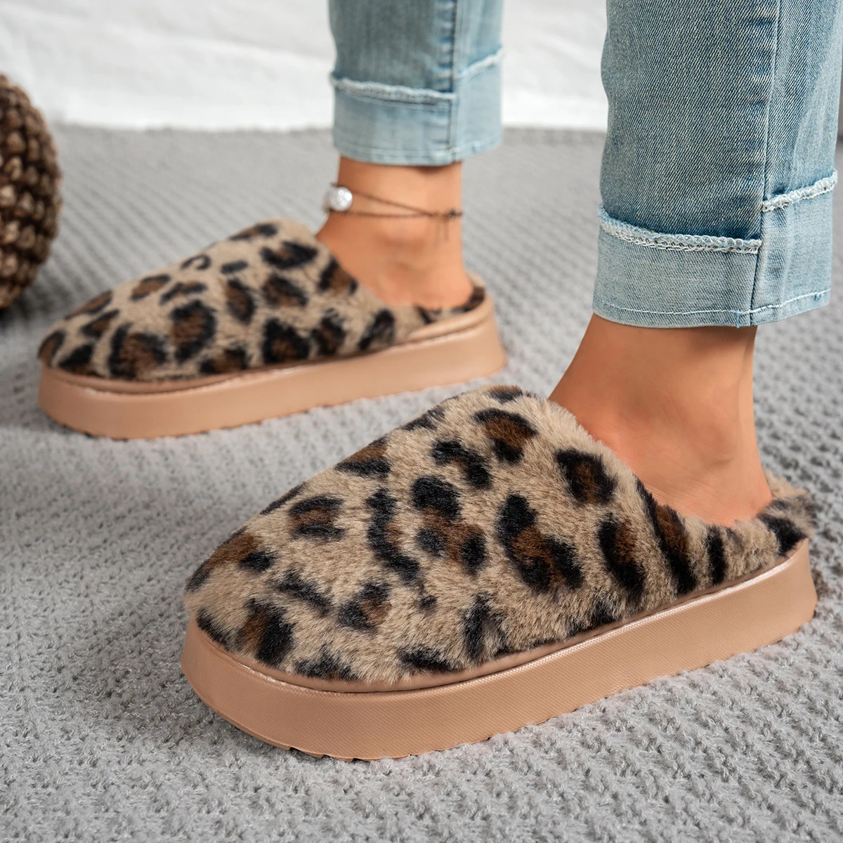 Women's Versatile Casual Flat-Soled Comfortable Warm Indoor and Outdoor Closed-Toe Thick-Soled Slippers for Autumn and Winter